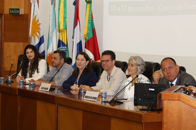 A secretária-geral do Conselho, Dilza Teresinha Ribeiro (ao centro), falou sobre o que o CFM tem feito para garantir o atendimento médico nas regiões fronteiriças do País